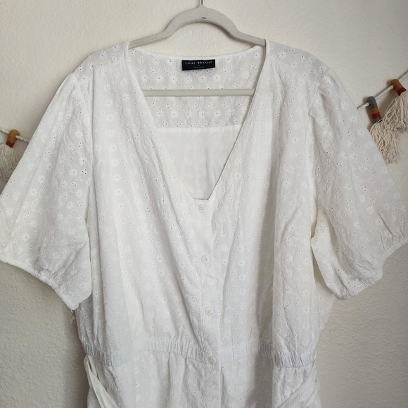 Lane Bryant Crochet Eyelet Daisy Print White Belted Button Down Romper Boho 26 - Picture 2 of 12